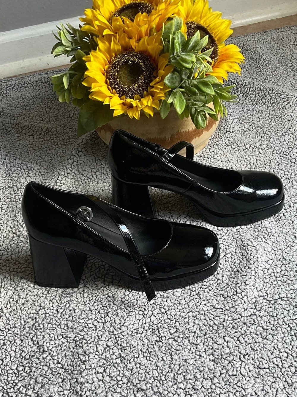 Steve Madden Black Patent Platform Mary Jane Pumps
